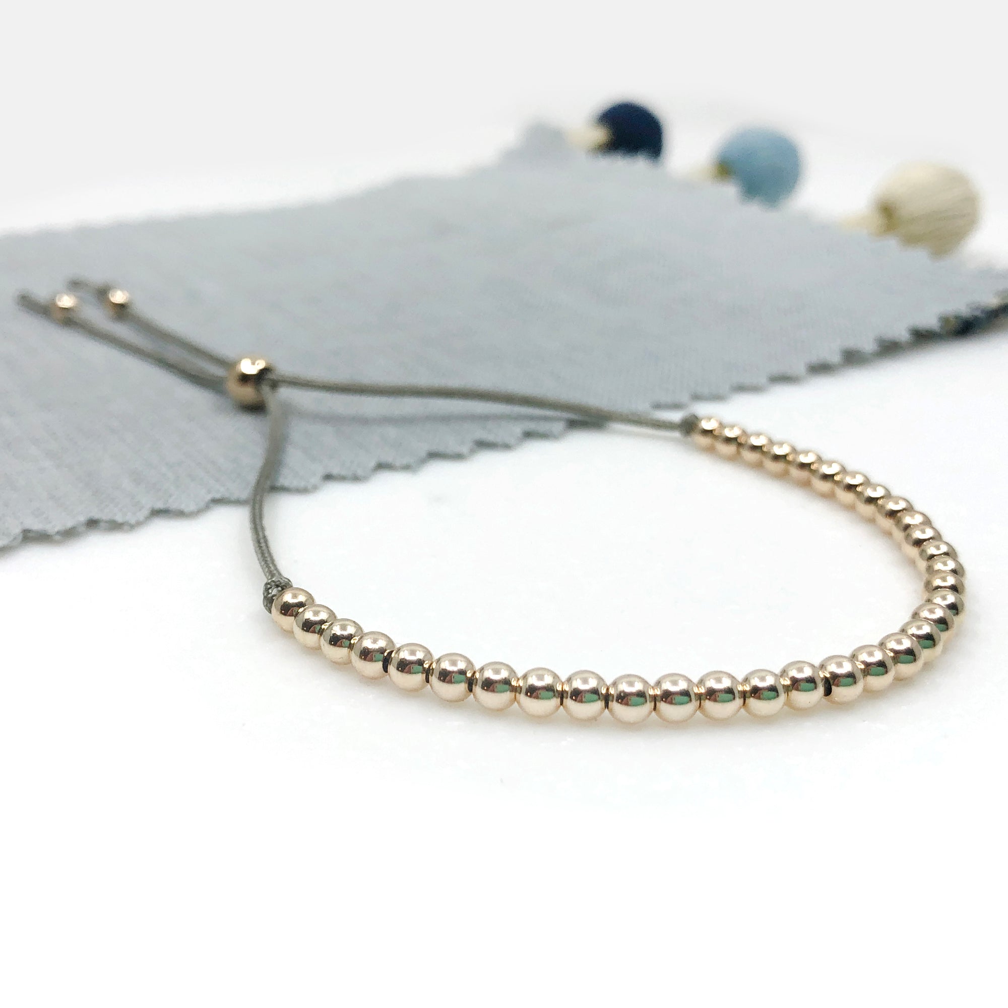 9ct gold adjustable friendship bracelet 